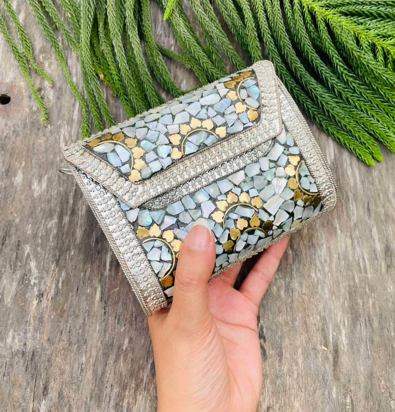 Metal handbag clutch with metal chain string