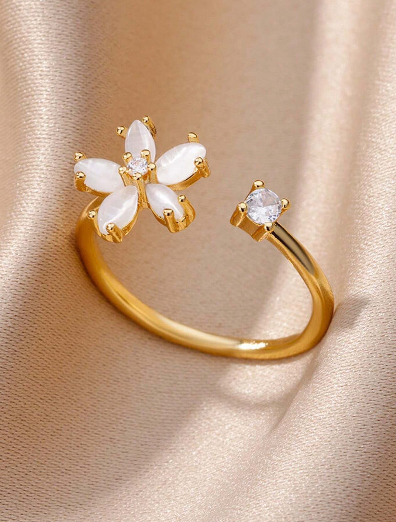 Gold plated Rhinestone ring - Adjustable