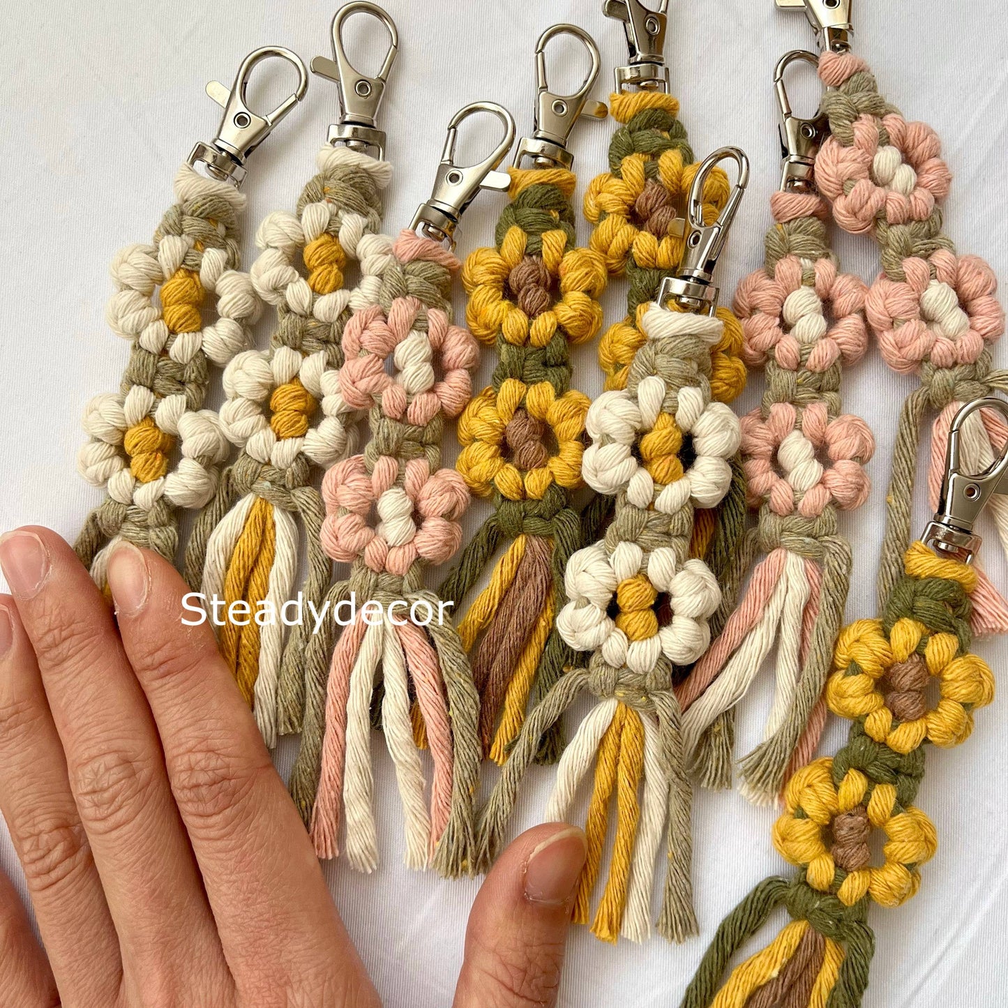 Mini flower keychain macrame, small boho floral keyring - Random colour
