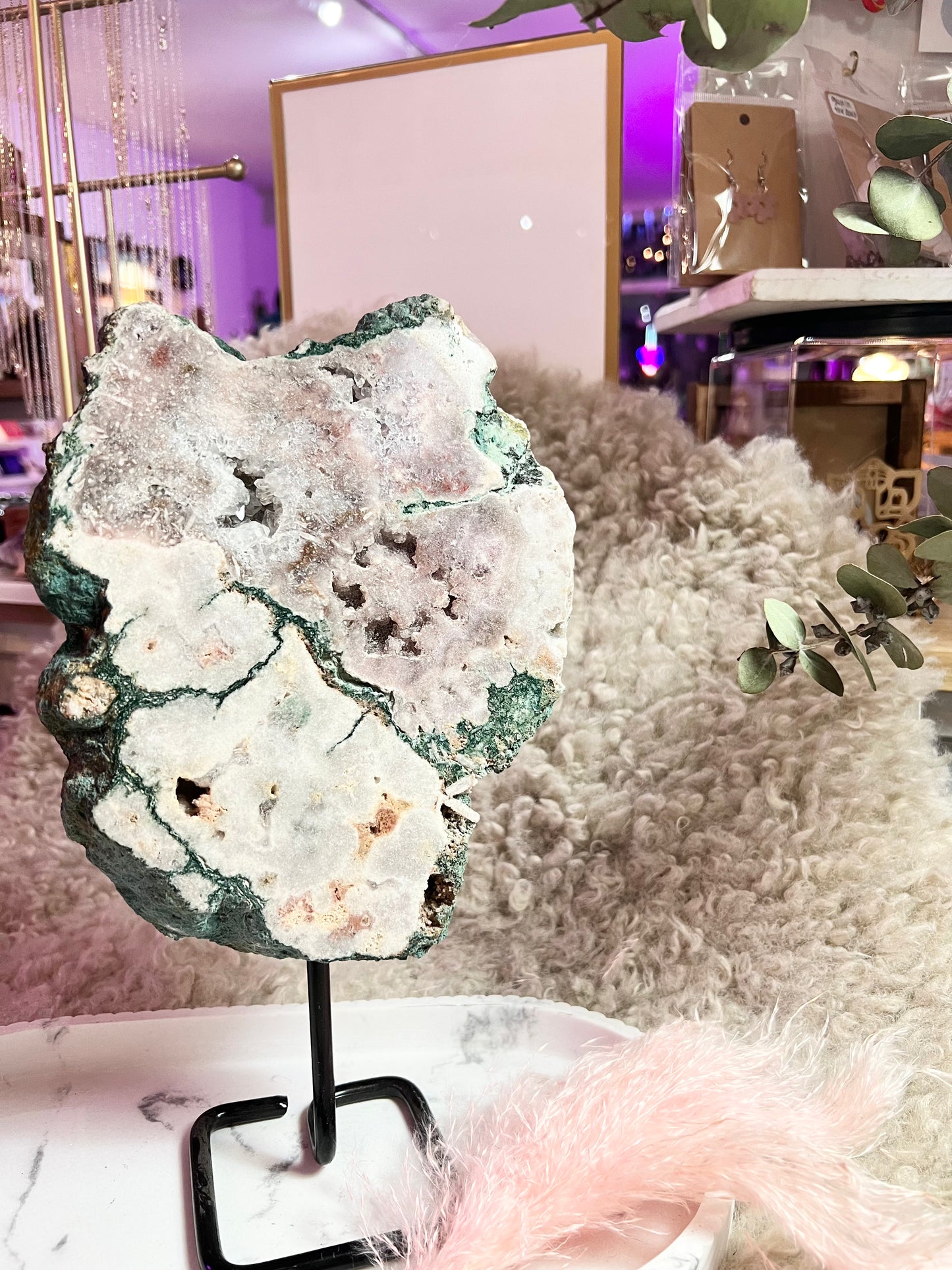 Pink amethyst slab on stand 75984