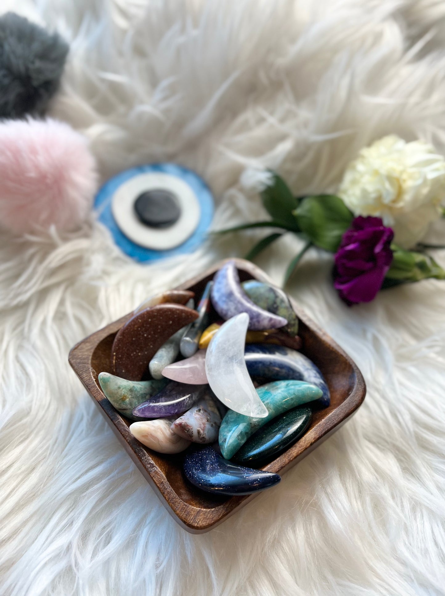 Mixed stones moon crystal carvings