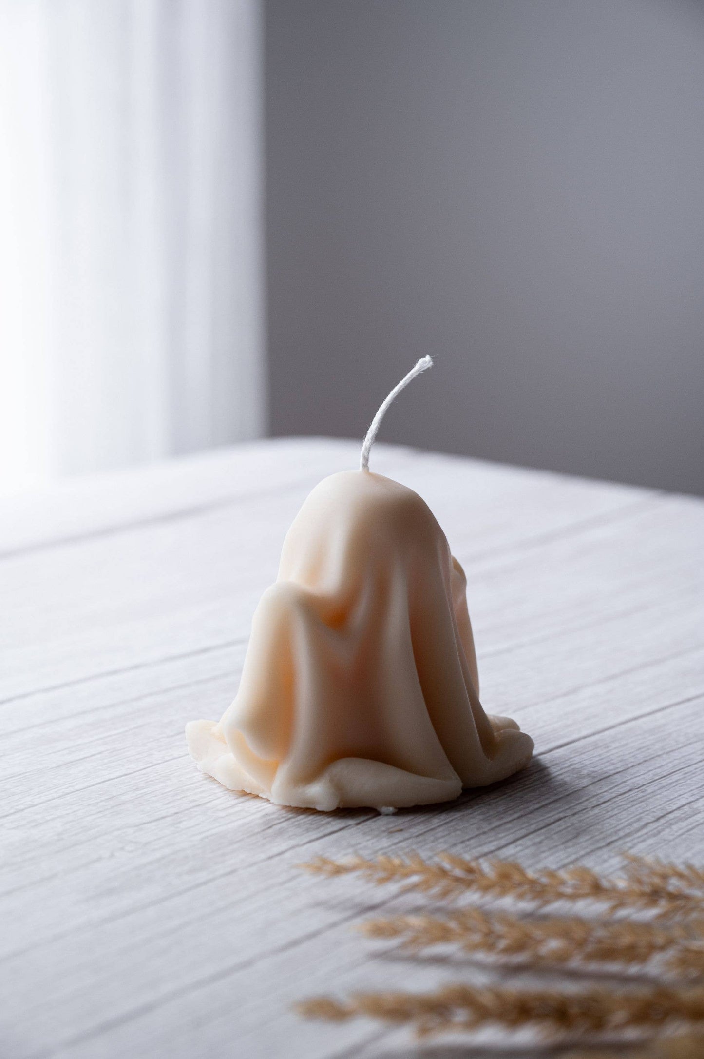 Spooky Spectral Charm: Cutie Ghost Soy Wax Candle - Sandalwood scent
