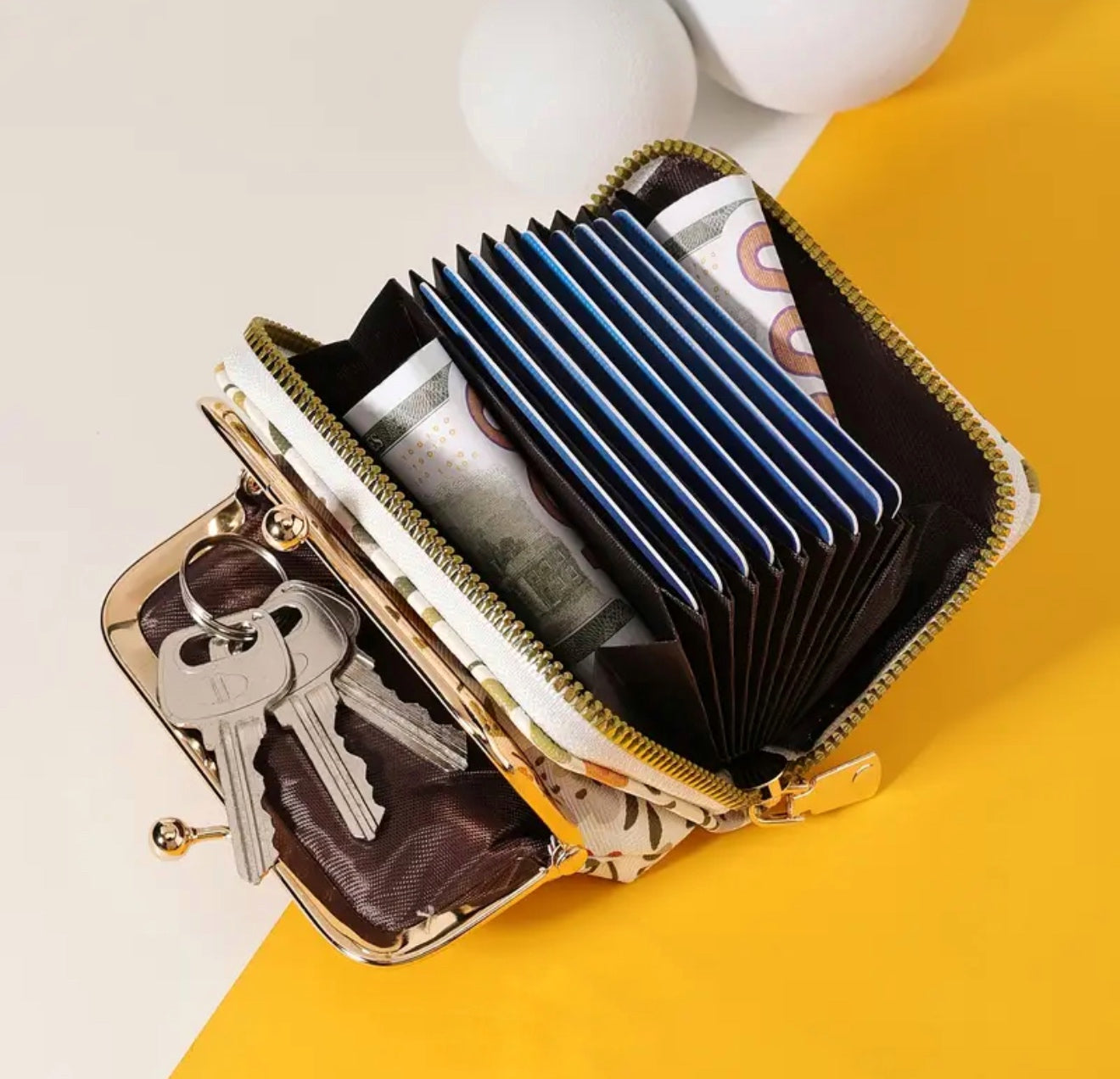 Fruity and flowery wallets