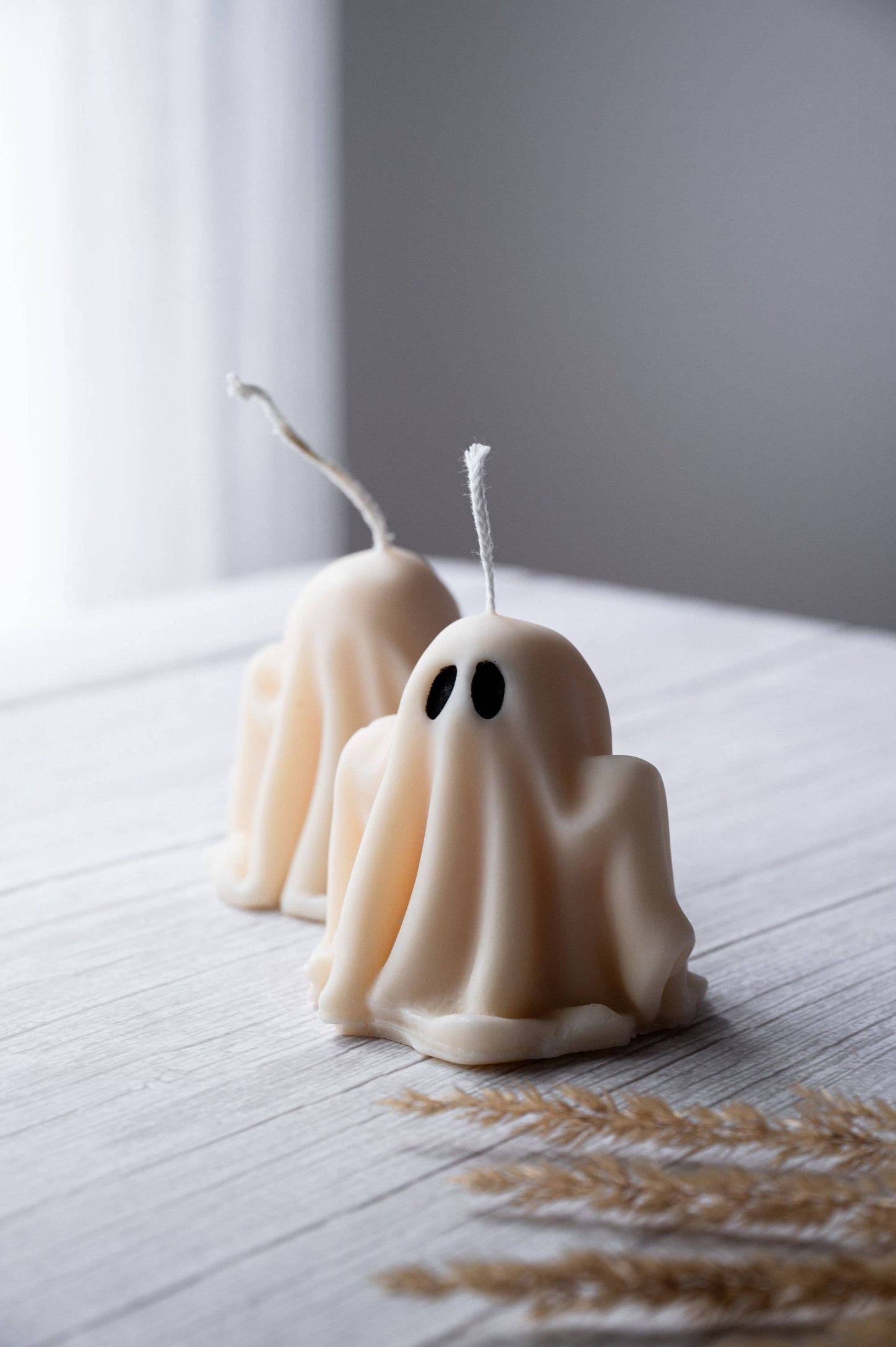 Spooky Spectral Charm: Cutie Ghost Soy Wax Candle - Sandalwood scent