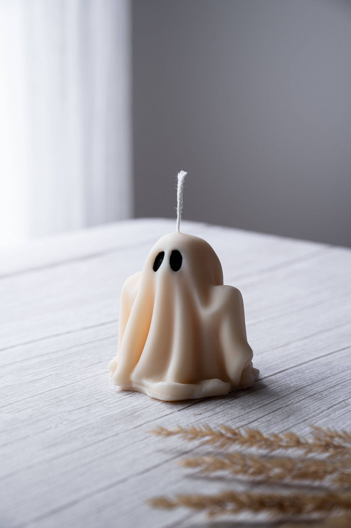 Spooky Spectral Charm: Cutie Ghost Soy Wax Candle - Sandalwood scent