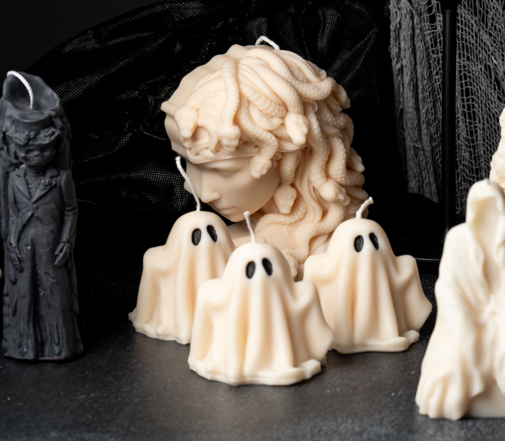 Spooky Spectral Charm: Cutie Ghost Soy Wax Candle - Sandalwood scent