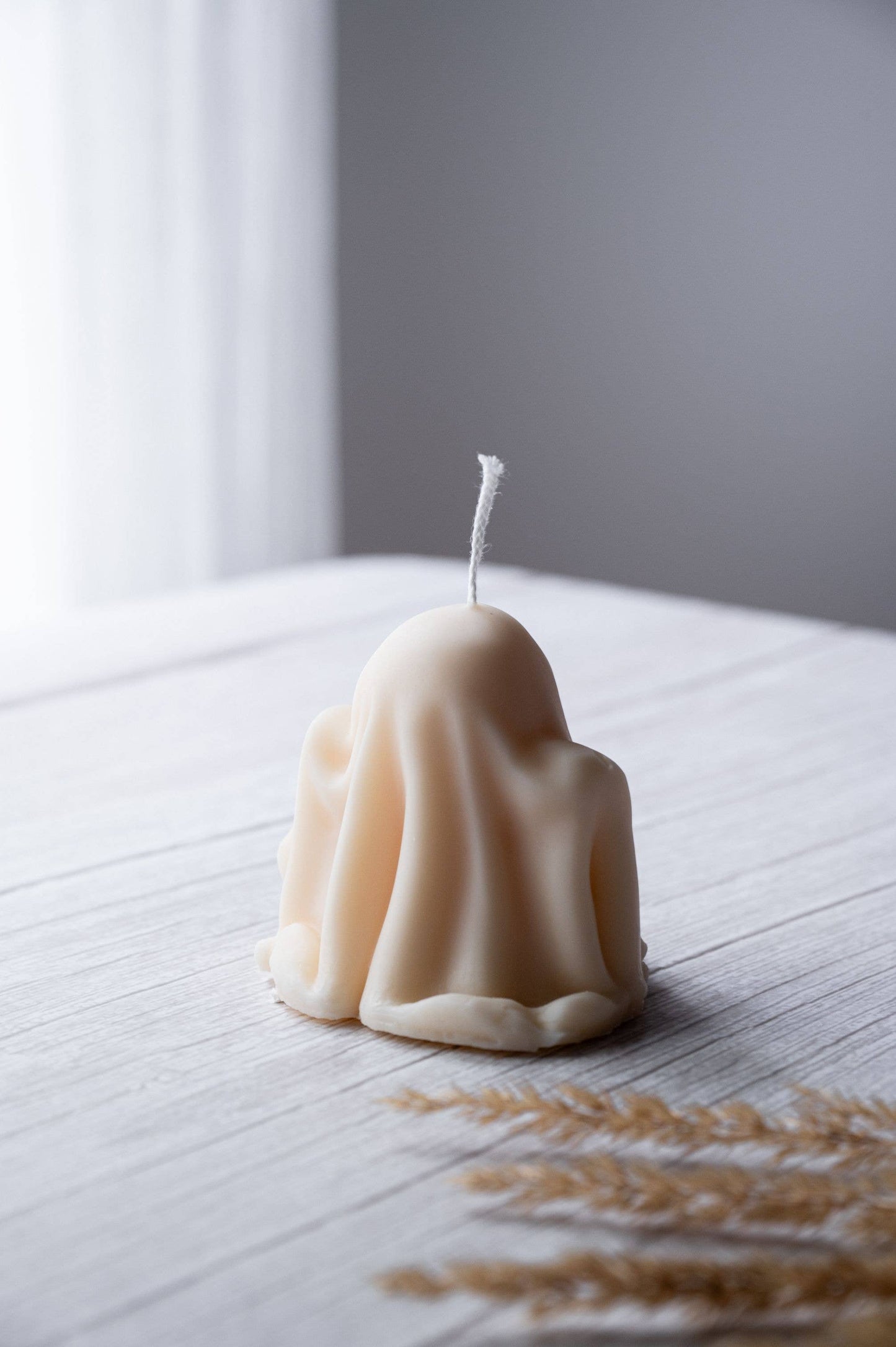 Spooky Spectral Charm: Cutie Ghost Soy Wax Candle - Sandalwood scent