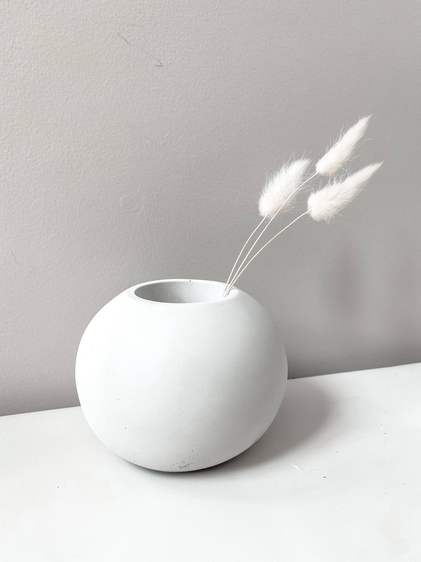 Concrete Bud Vase Round